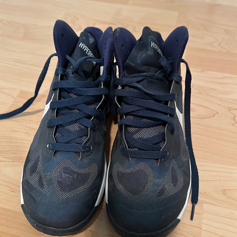 Nike size 8 Hyperfuse shoes